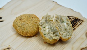 Polpettine di melanzane ripiene provola affumicata